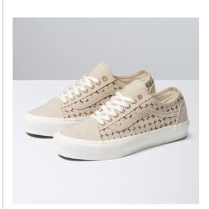 Brand new vans sneakers. Never worn! Beige brown.